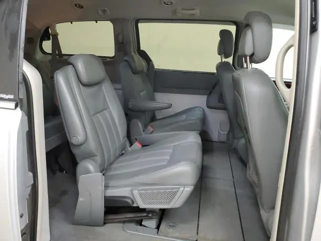 2010 CHRYSLER TOWN & COUNTRY TOURING  