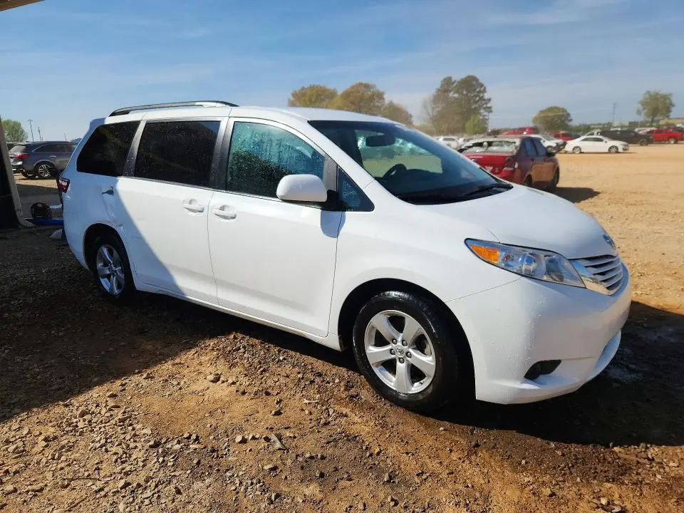 2017 TOYOTA SIENNA LE 8-PASSENGER  
