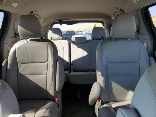 2016 TOYOTA SIENNA XLE  