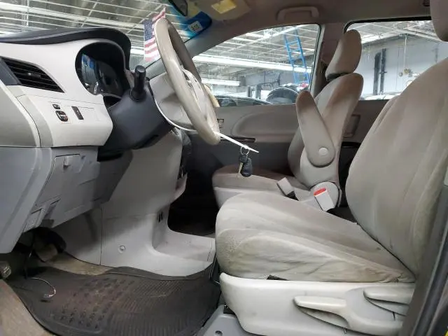 2013 TOYOTA SIENNA   