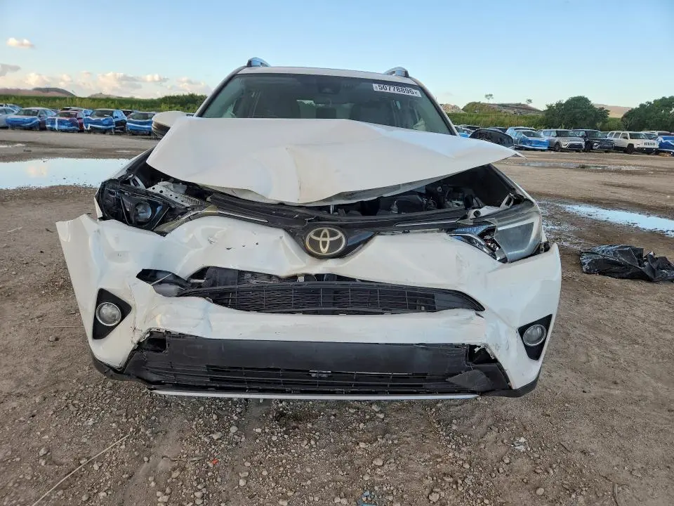 2017 TOYOTA RAV4 XLE  