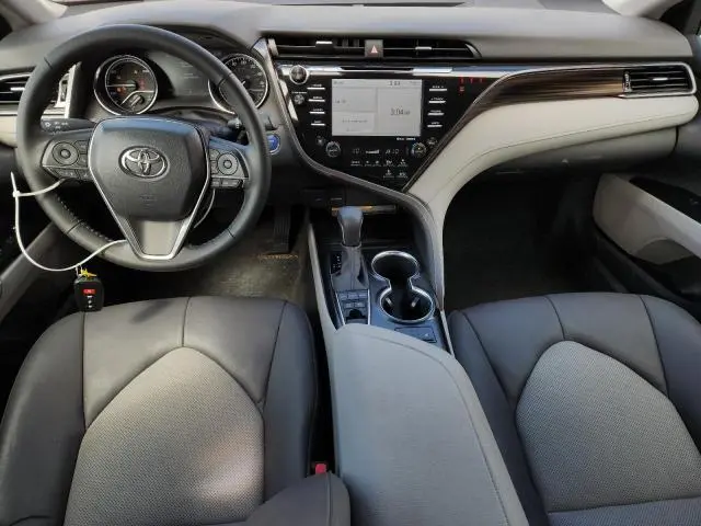 2020 TOYOTA CAMRY XLE  