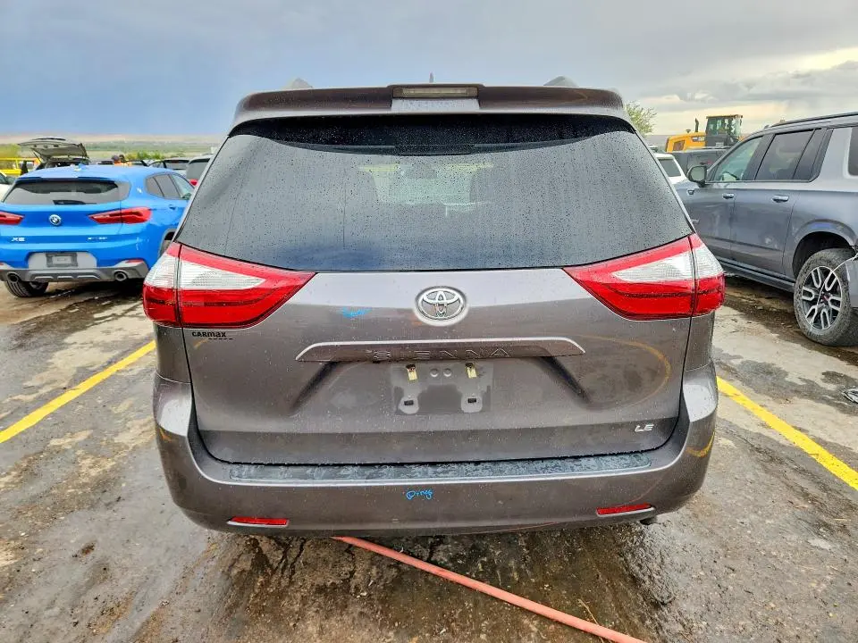 2018 TOYOTA SIENNA LE  