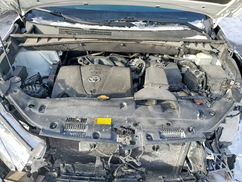 2017 TOYOTA HIGHLANDER SE  