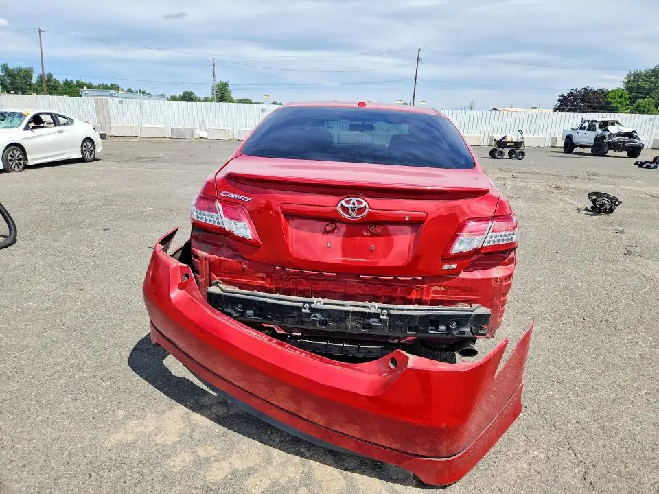 2011 TOYOTA CAMRY SE V6  