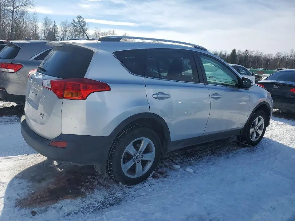 2015 TOYOTA RAV4 XLE  
