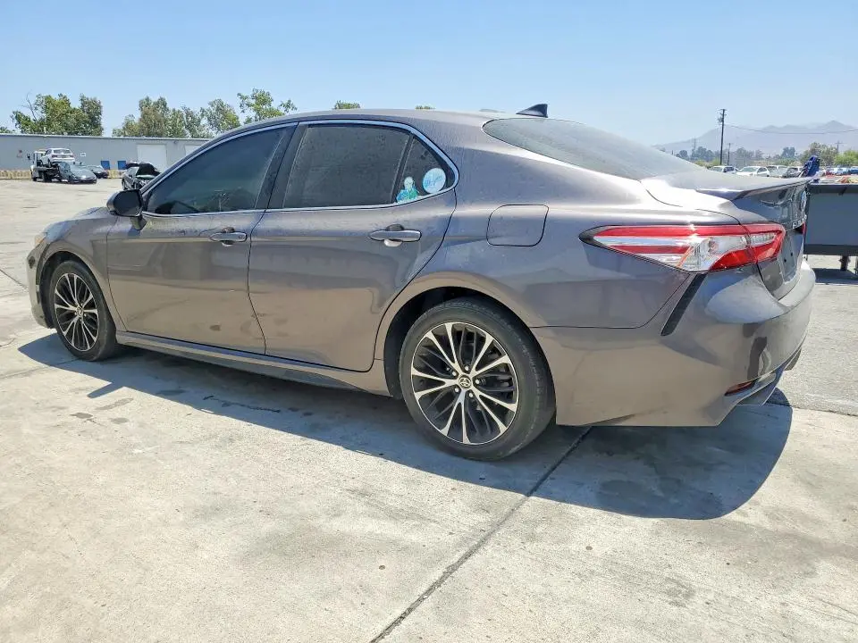 2020 TOYOTA CAMRY SE  