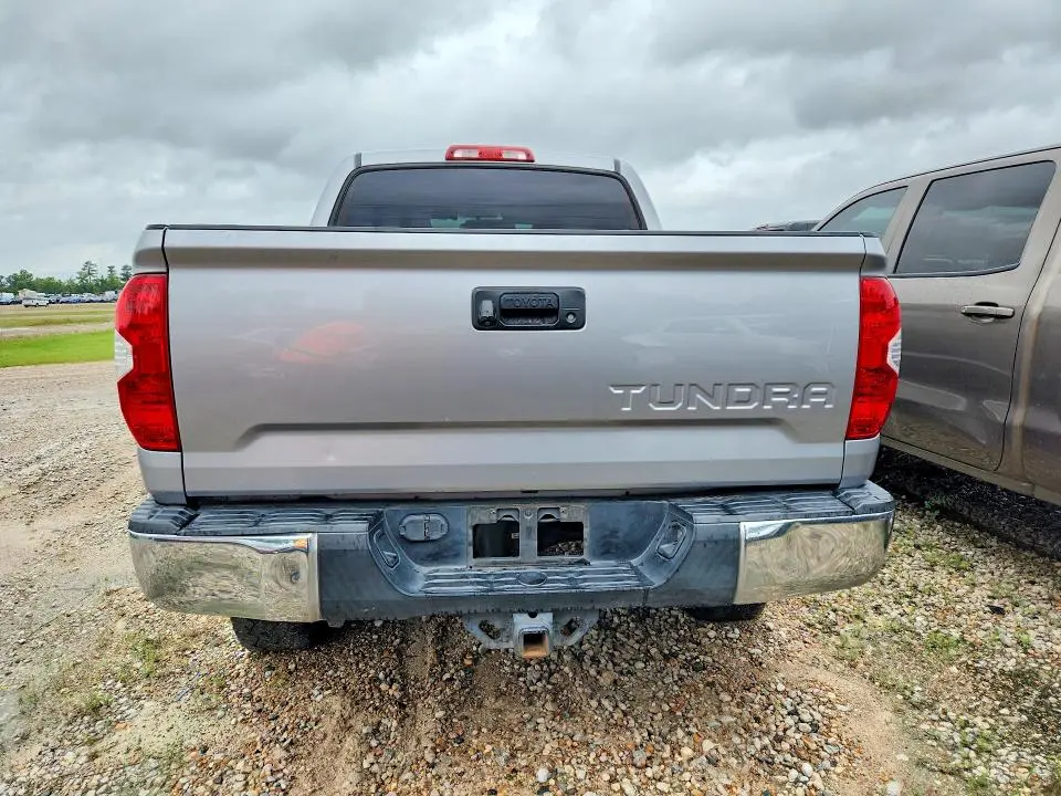 2015 TOYOTA TUNDRA CREWMAX SR5  
