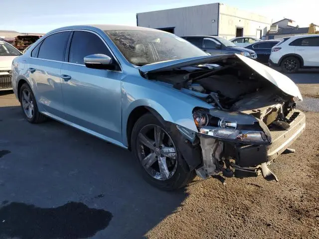 2013 VOLKSWAGEN PASSAT SE  