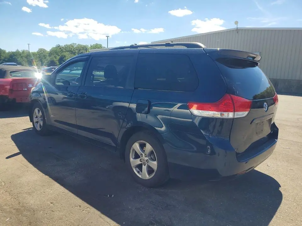 2011 TOYOTA SIENNA LE  