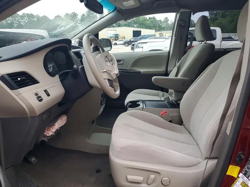 2013 TOYOTA SIENNA LE  