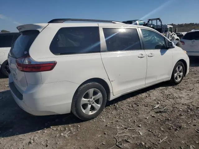 2017 TOYOTA SIENNA LE  