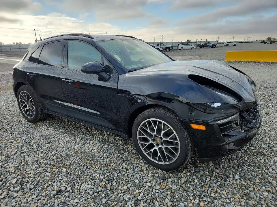 2018 PORSCHE MACAN   