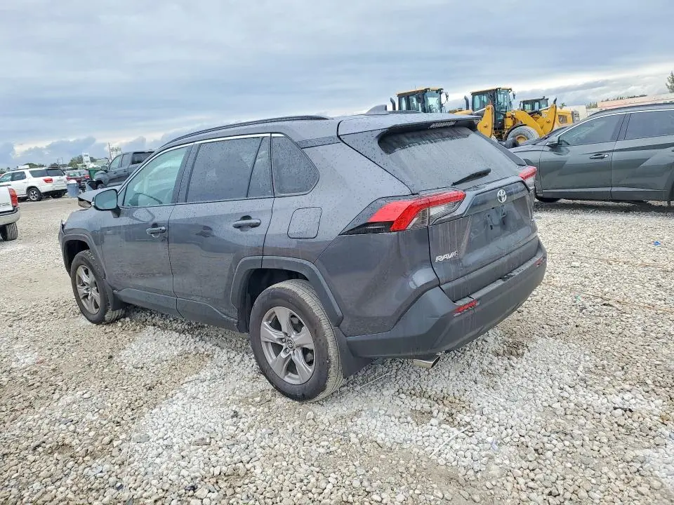 2025 TOYOTA RAV4 XLE  