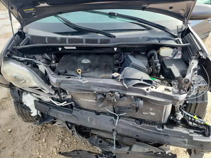2019 TOYOTA SIENNA LE  