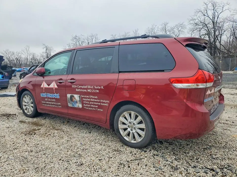 2012 TOYOTA SIENNA   