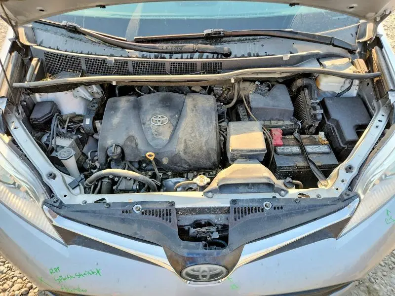 2019 TOYOTA SIENNA LE  