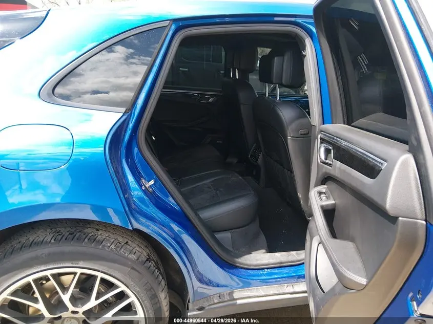 2018 PORSCHE MACAN  
