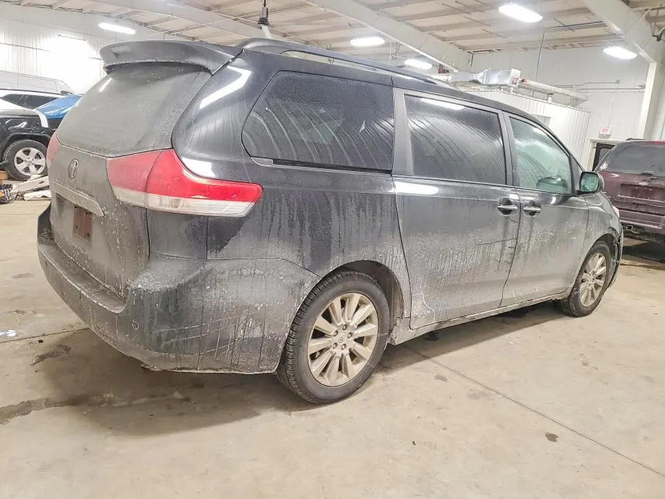 2012 TOYOTA SIENNA XLE  