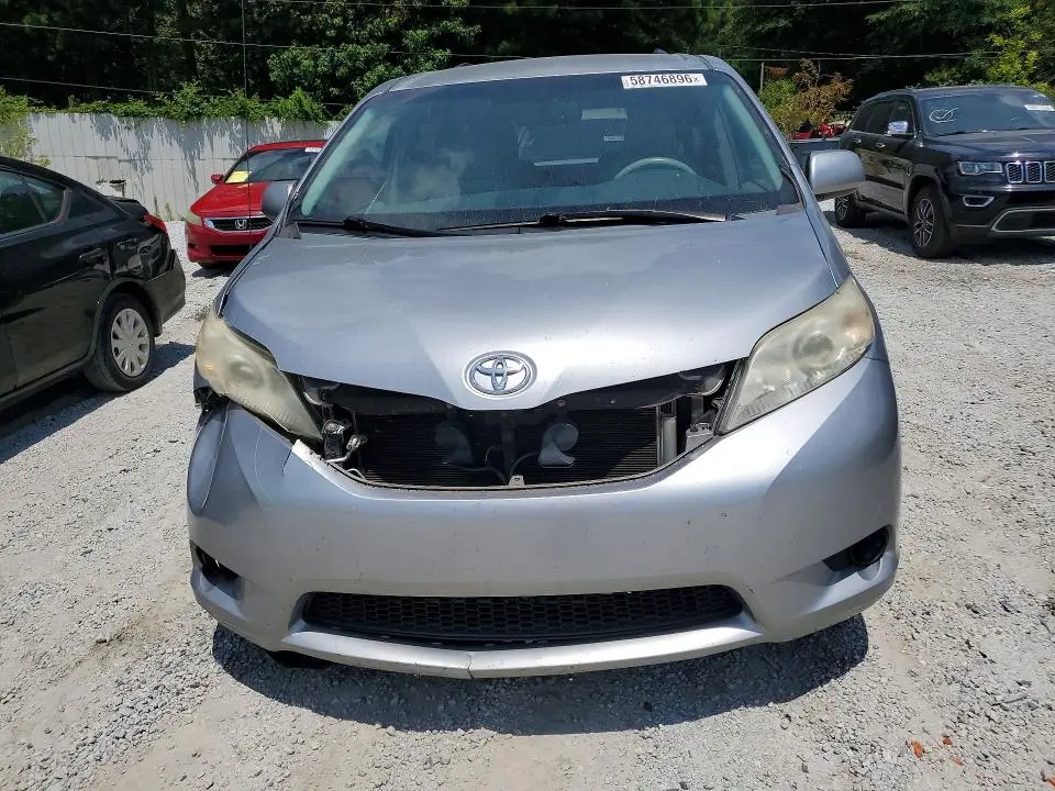 2012 TOYOTA SIENNA LE  