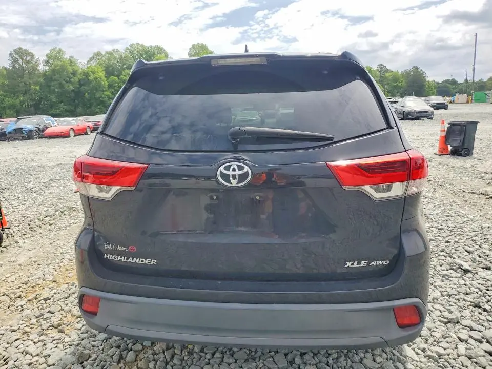 2017 TOYOTA HIGHLANDER XLE  
