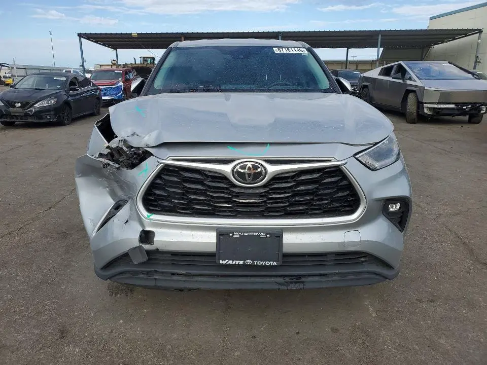 2021 TOYOTA HIGHLANDER LE  