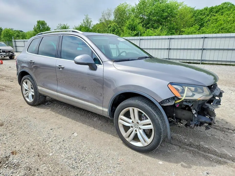 2011 VOLKSWAGEN TOUAREG   