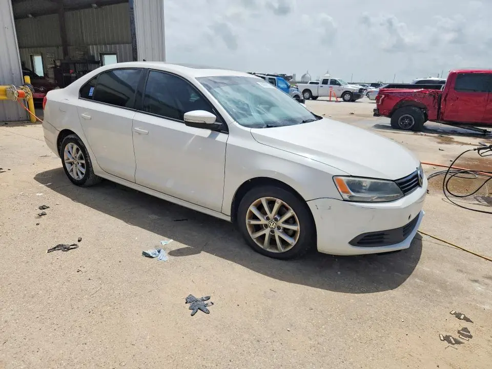 2011 VOLKSWAGEN JETTA SE  