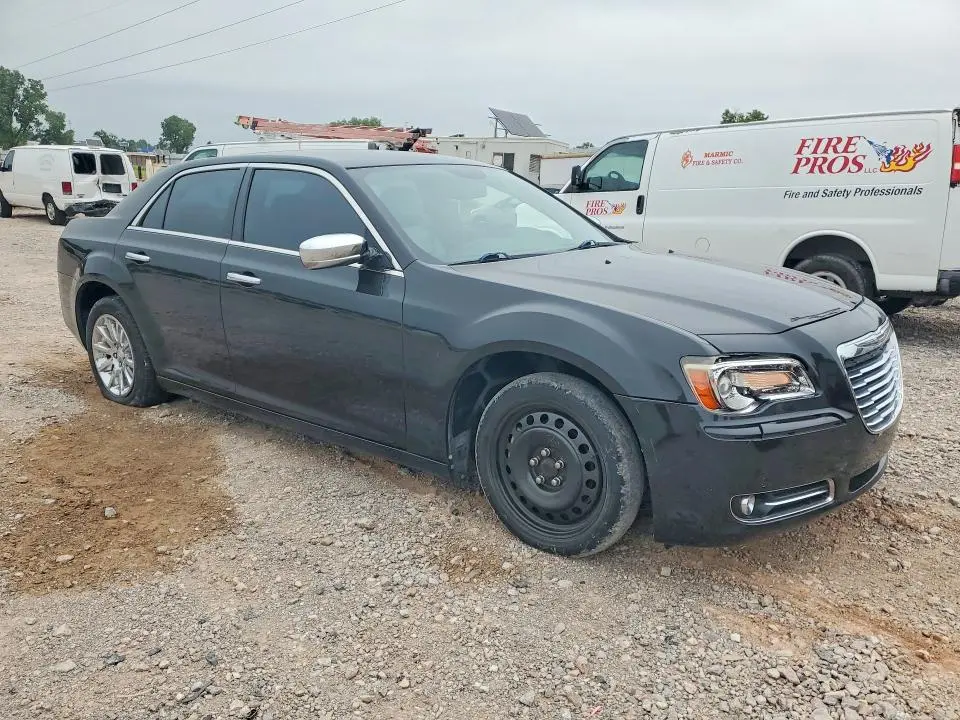 2011 CHRYSLER 300 LIMITED  