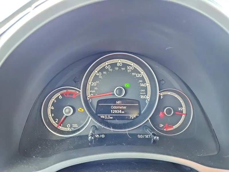 2017 VOLKSWAGEN BEETLE S/SE  