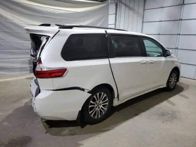 2019 TOYOTA SIENNA XLE  