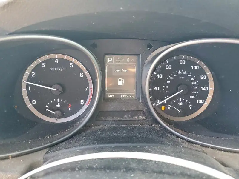 2017 HYUNDAI SANTA FE SE  