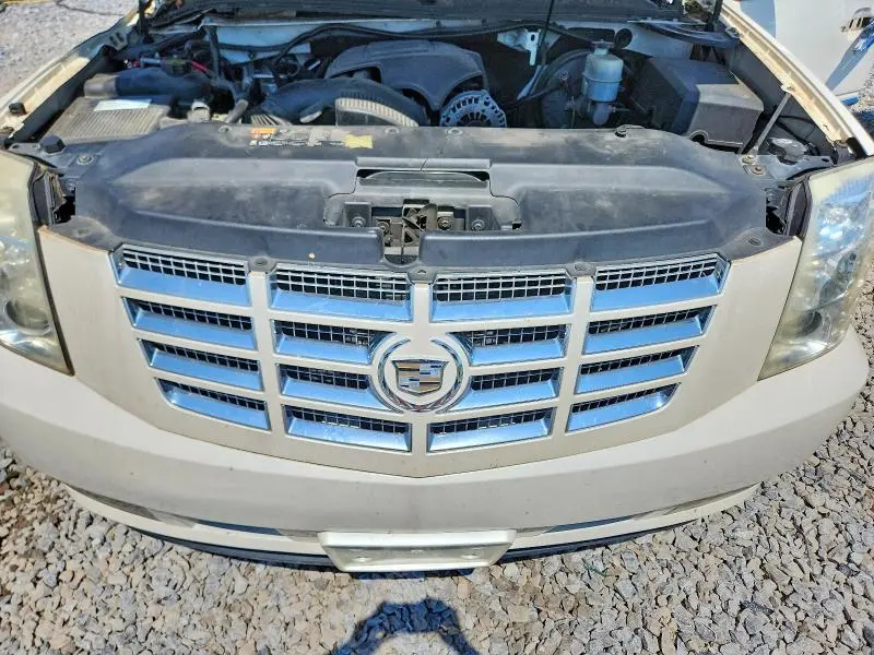 2013 CADILLAC ESCALADE LUXURY  