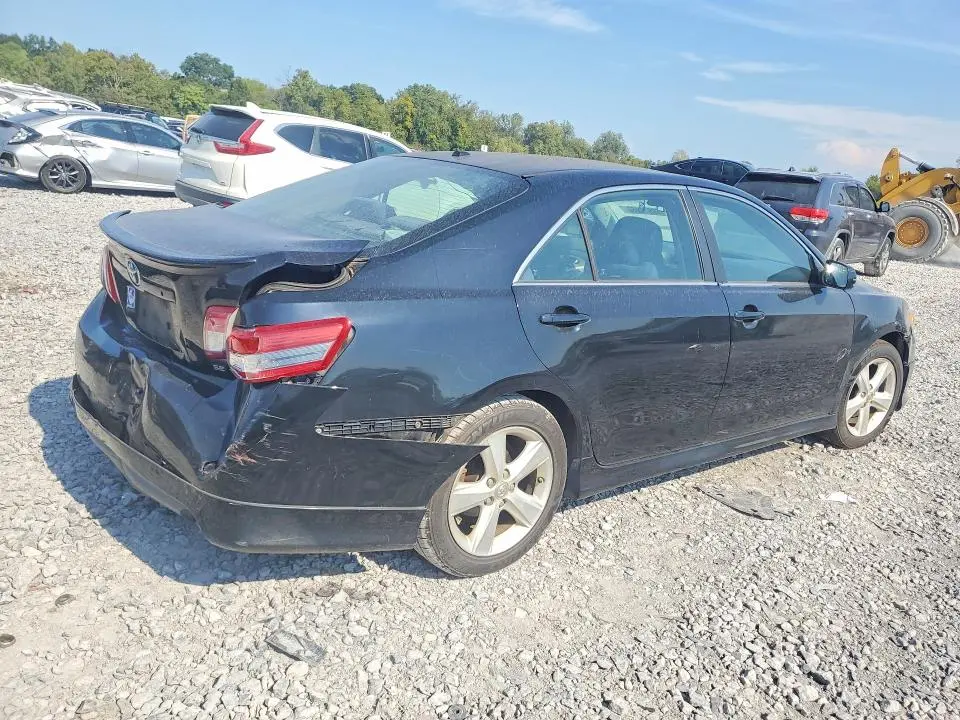 2011 TOYOTA CAMRY SE  