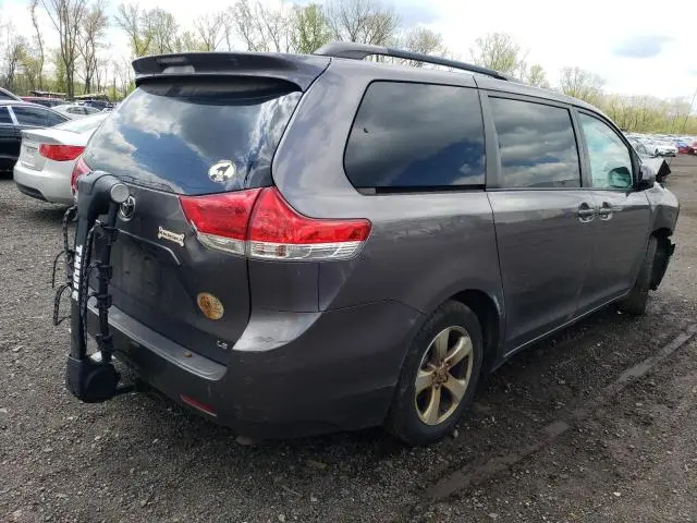 2013 TOYOTA SIENNA LE  