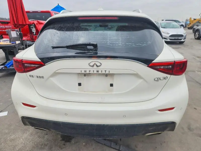 2018 INFINITI QX30 BASE  