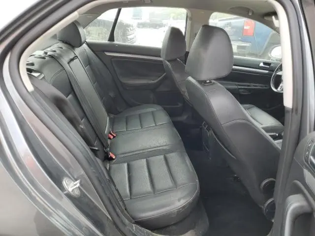 2010 VOLKSWAGEN JETTA LIMITED  