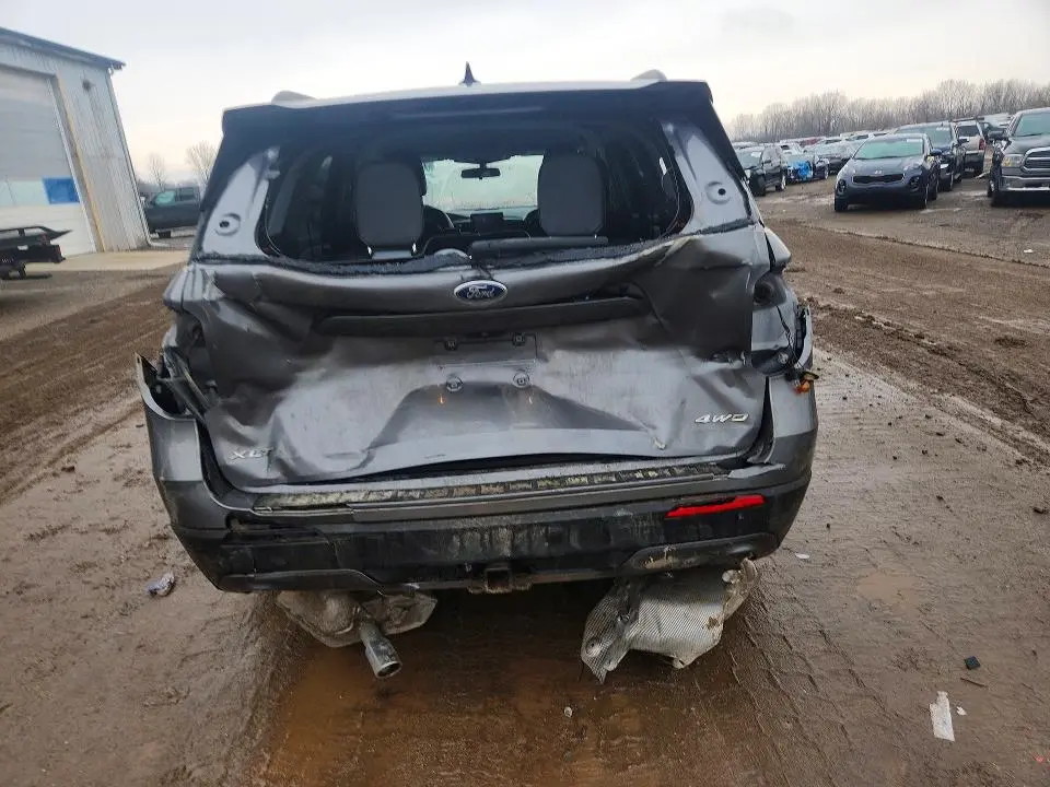 2021 FORD EXPLORER XLT  