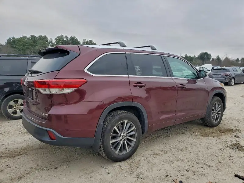 2018 TOYOTA HIGHLANDER SE  
