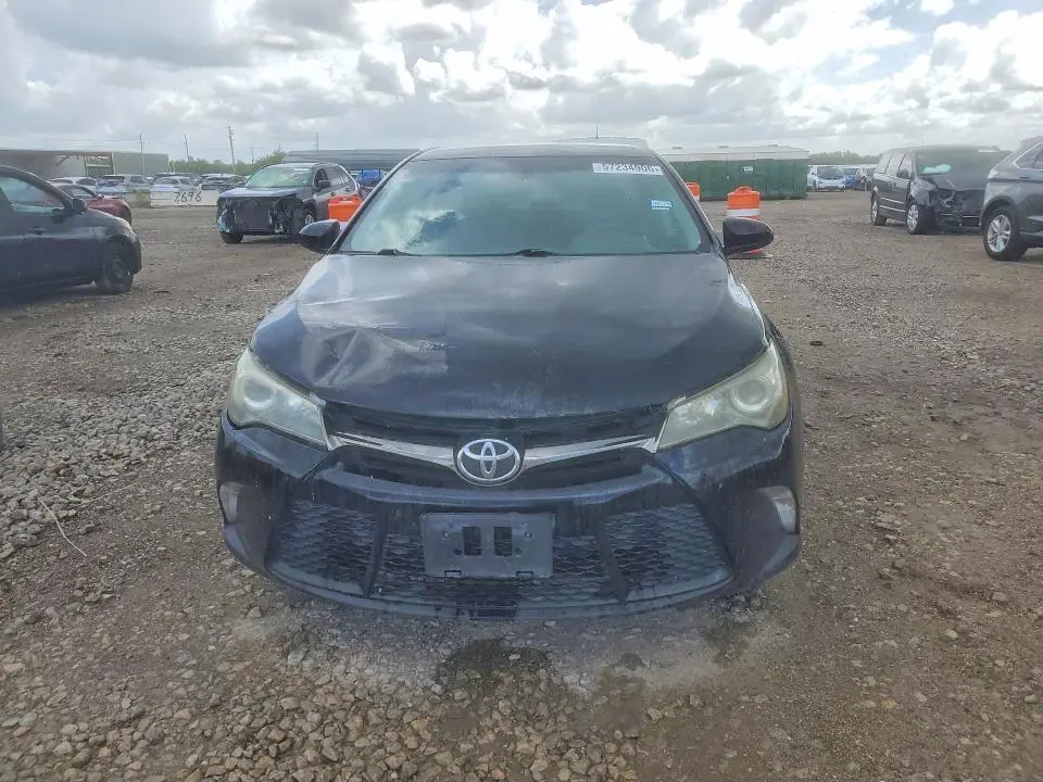 2015 TOYOTA CAMRY SE  