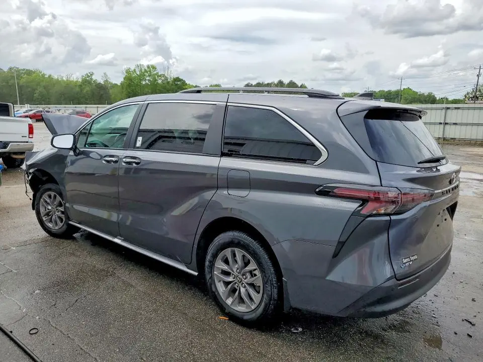 2025 TOYOTA SIENNA XLE 8-PASSENGER  