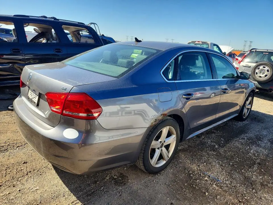 2013 VOLKSWAGEN PASSAT SE  