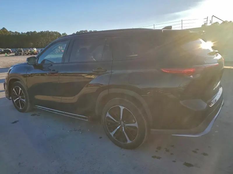 2021 TOYOTA HIGHLANDER XSE  