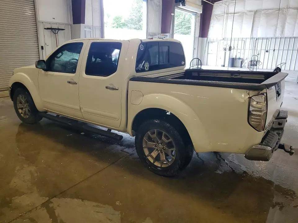 2015 NISSAN FRONTIER SL  