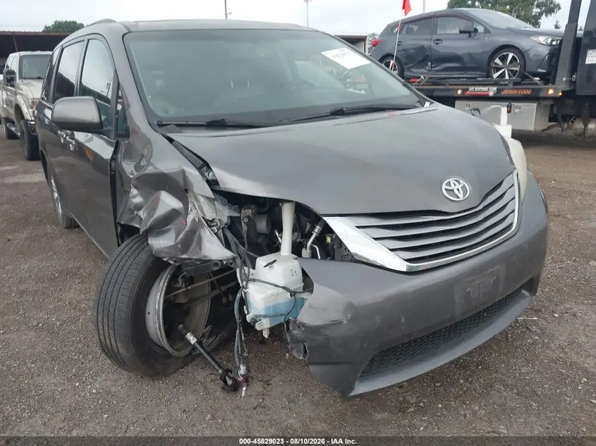 2017 TOYOTA SIENNA XLE 8 PASSENGER