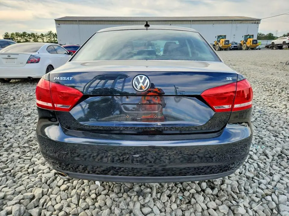 2013 VOLKSWAGEN PASSAT SE  