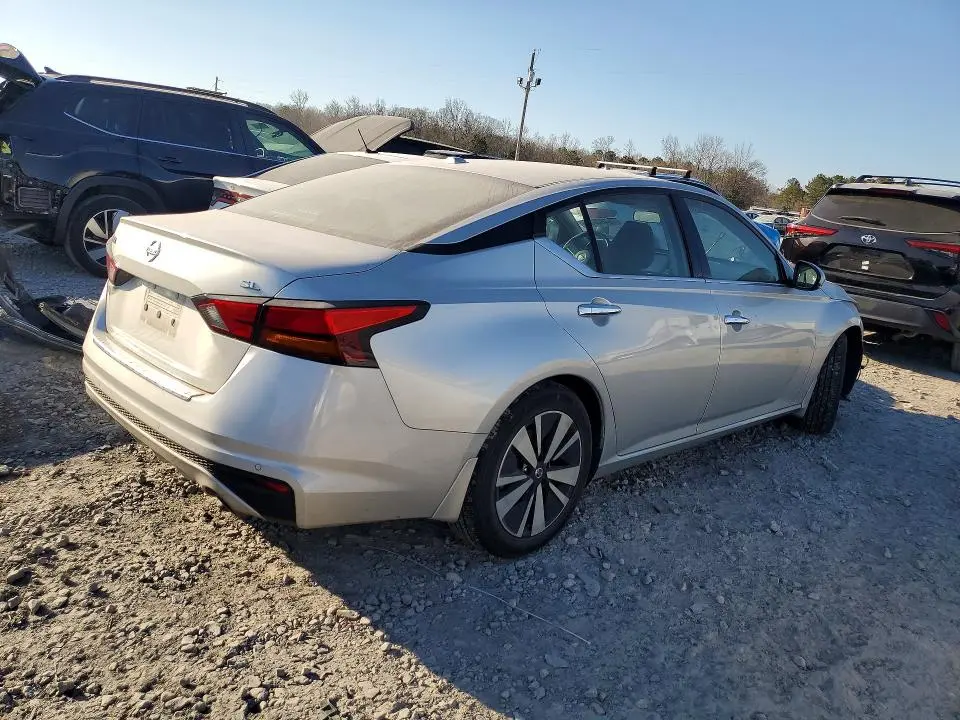 2022 NISSAN ALTIMA SL  