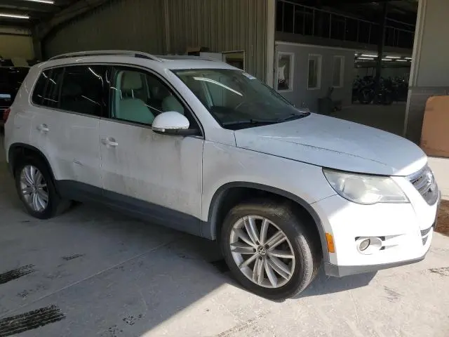 2011 VOLKSWAGEN TIGUAN S  