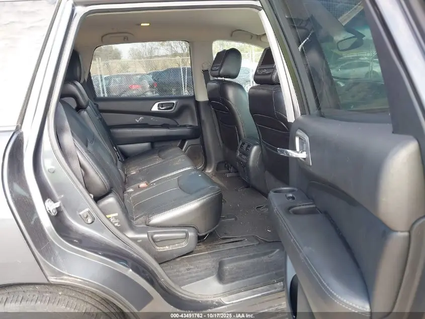 2013 NISSAN PATHFINDER PLATINUM