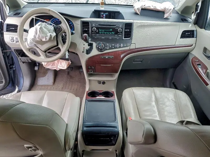 2014 TOYOTA SIENNA XLE  